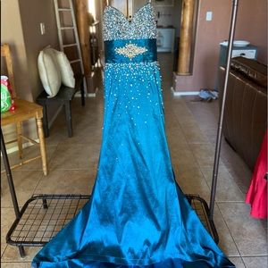 MAC DUGGAL EVENING GOWN